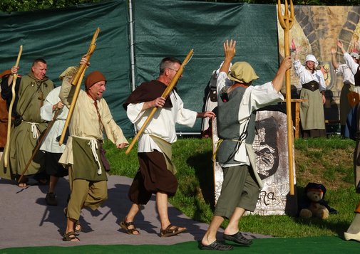 Grundausstattung_für_Open_Air_Theaterstück_1 (IG Röthaer Stadtraben e. V.)