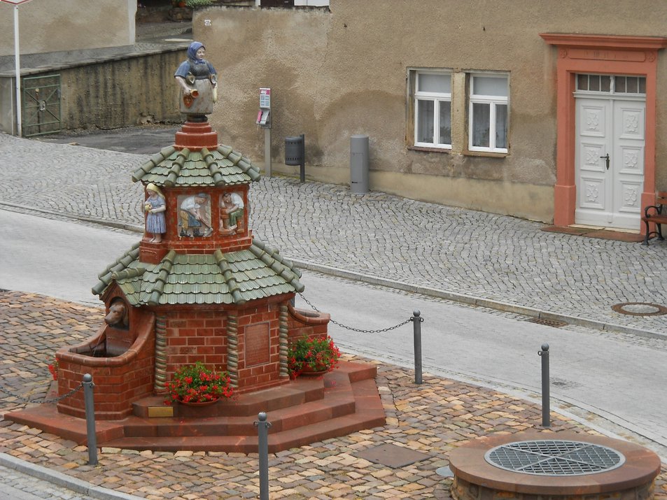 KUS_Foerderung_2004_Sanierung_Toepferbrunnen_Kohren-Sahlis_1.jpg