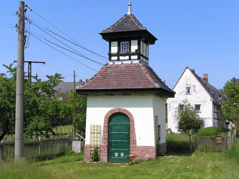 KUS_Foerderung_2004_Sanierung_Trafohaus_Niederfrankenhain_1.jpg