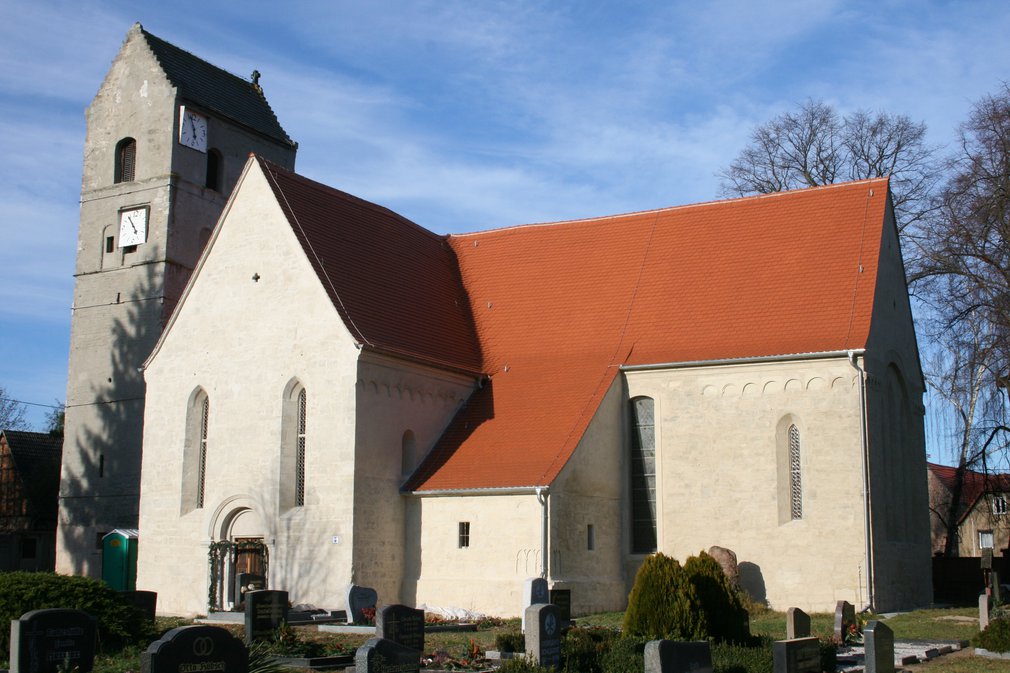 Kirche_Kitzen_außen_2 (Karola Modl).JPG